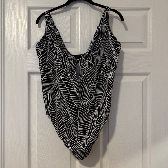 Elomi Other - Elomi Kata Beacg Black and White Leaf Print Women's One Piece Swimsuit US 36 K/L